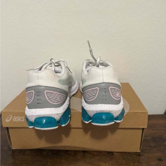ASICS Gelquantum 180 White Fresh ice in 9.5 worn once - Picture 8 of 15